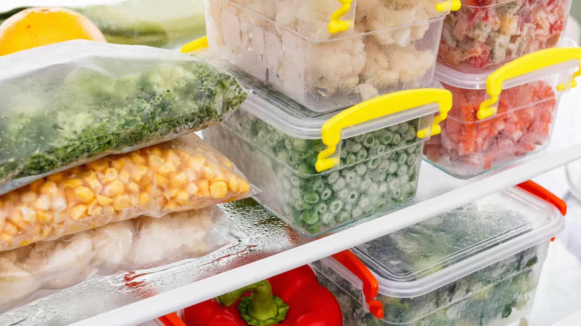 Alimentos congelados en el refrigerador